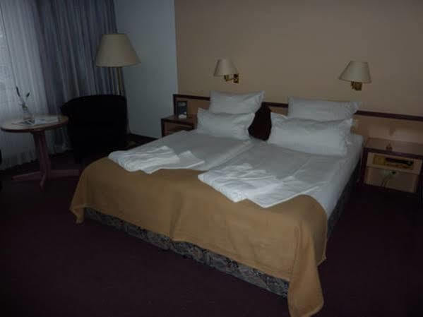 Hotel Novostar Getynga Zewnętrze zdjęcie