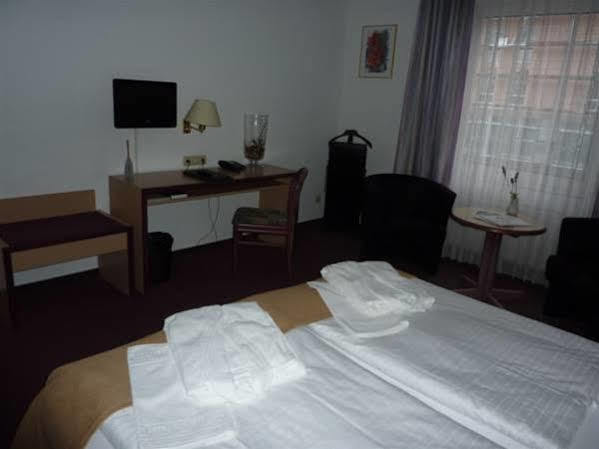 Hotel Novostar Getynga Zewnętrze zdjęcie