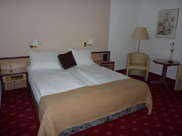 Hotel Novostar Getynga Zewnętrze zdjęcie